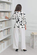 Load image into Gallery viewer, Women 3/4 Bat Sleeves Crew Neck Knitted Top in Black Prints
