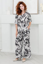 Load image into Gallery viewer, Women Two Pcs Pants Set in Black Grey Prints
