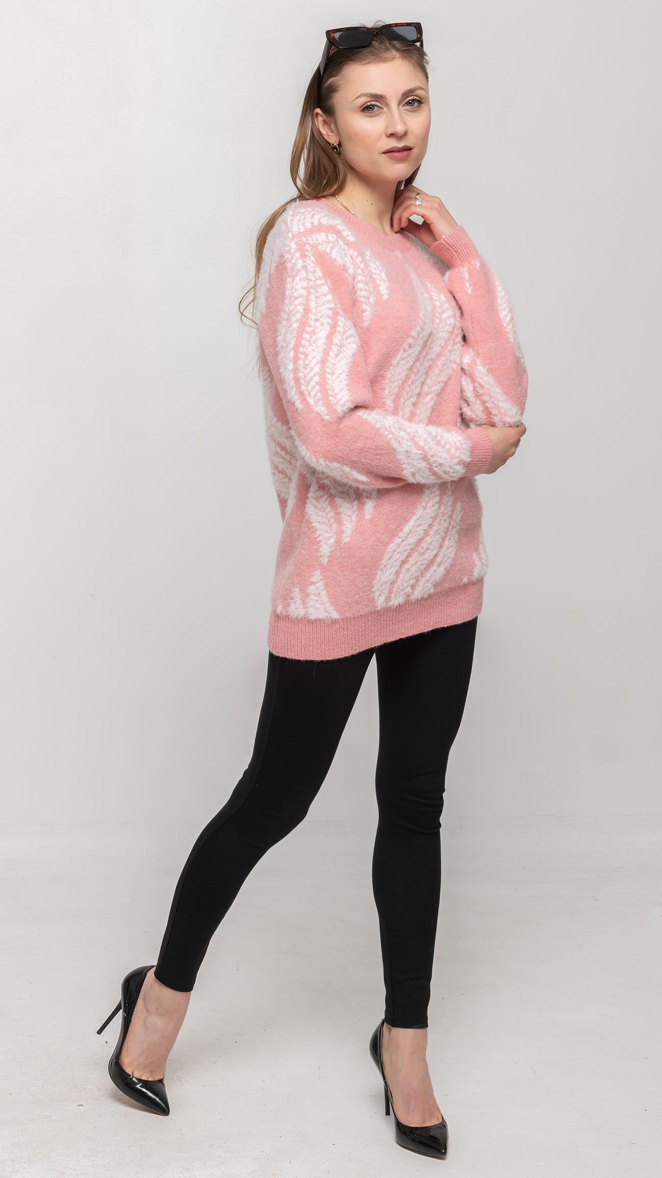 Sweater  in Pink and White Feather Printed