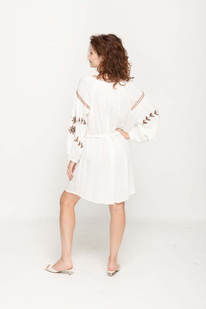 Women 's Casual Linen Dress  in White ,  V- Neckline Split by Strings, Wide Full Sleeves