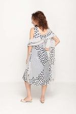 Load image into Gallery viewer, Sleeveless Semi Long Black &amp; White Printed 2 in 1 Reversible Dress For Women