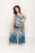 Load image into Gallery viewer, Sleeveless Animal Printed In Blue  Reversible Pant Set For Women
