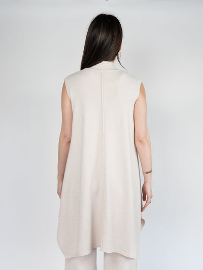 Women 's Sleeveless  Cardigan in Cream