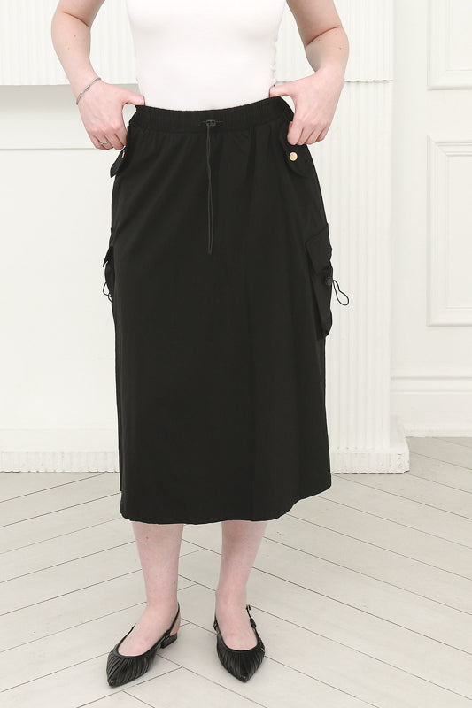 Women One Size Cargo Skirt in Black