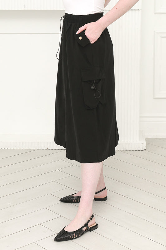 Women One Size Cargo Skirt in Black